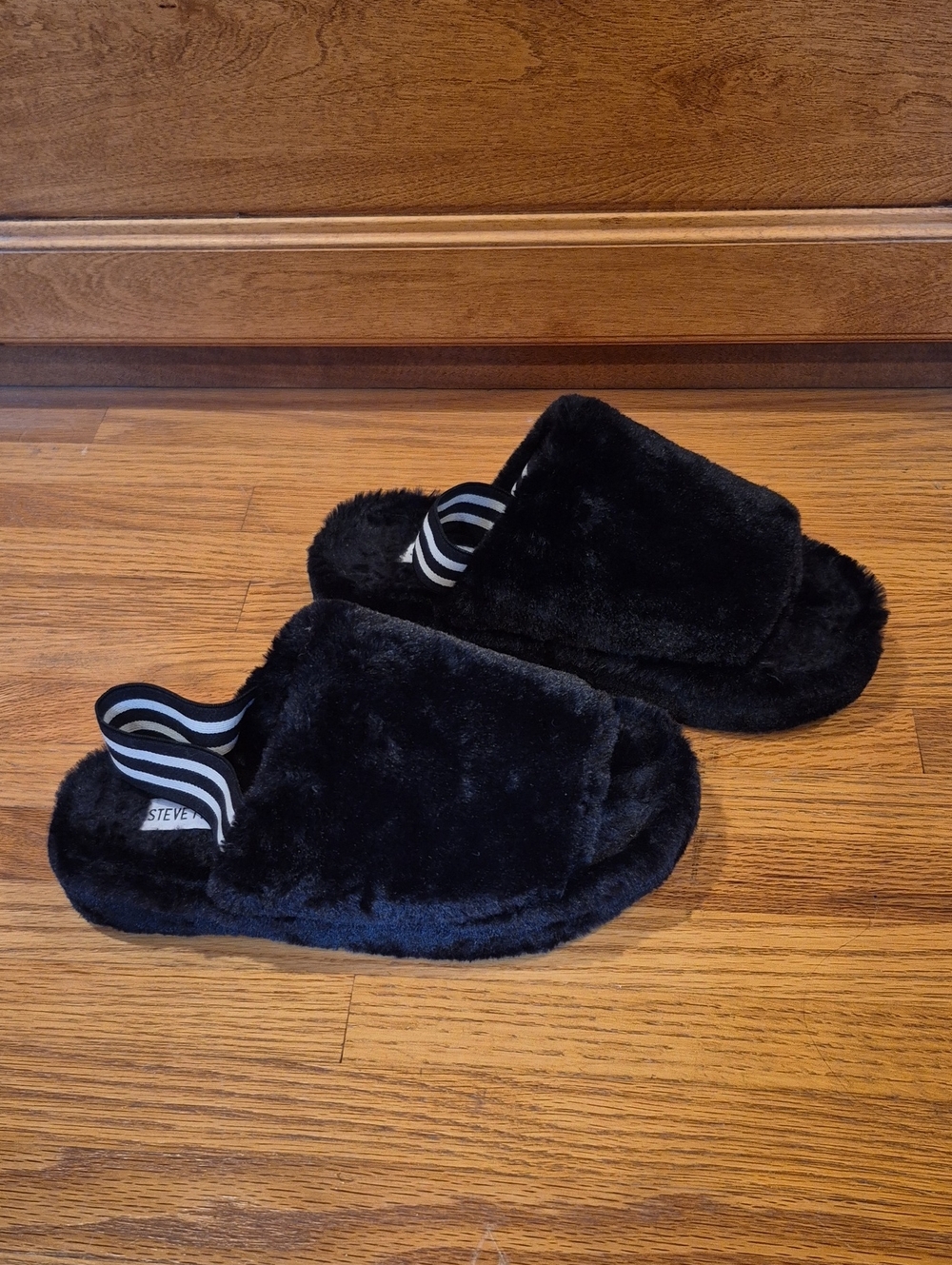 Steve Madden Women Slides Sandals Black Faux Fur Elastic Back Open Toe Casual 7M